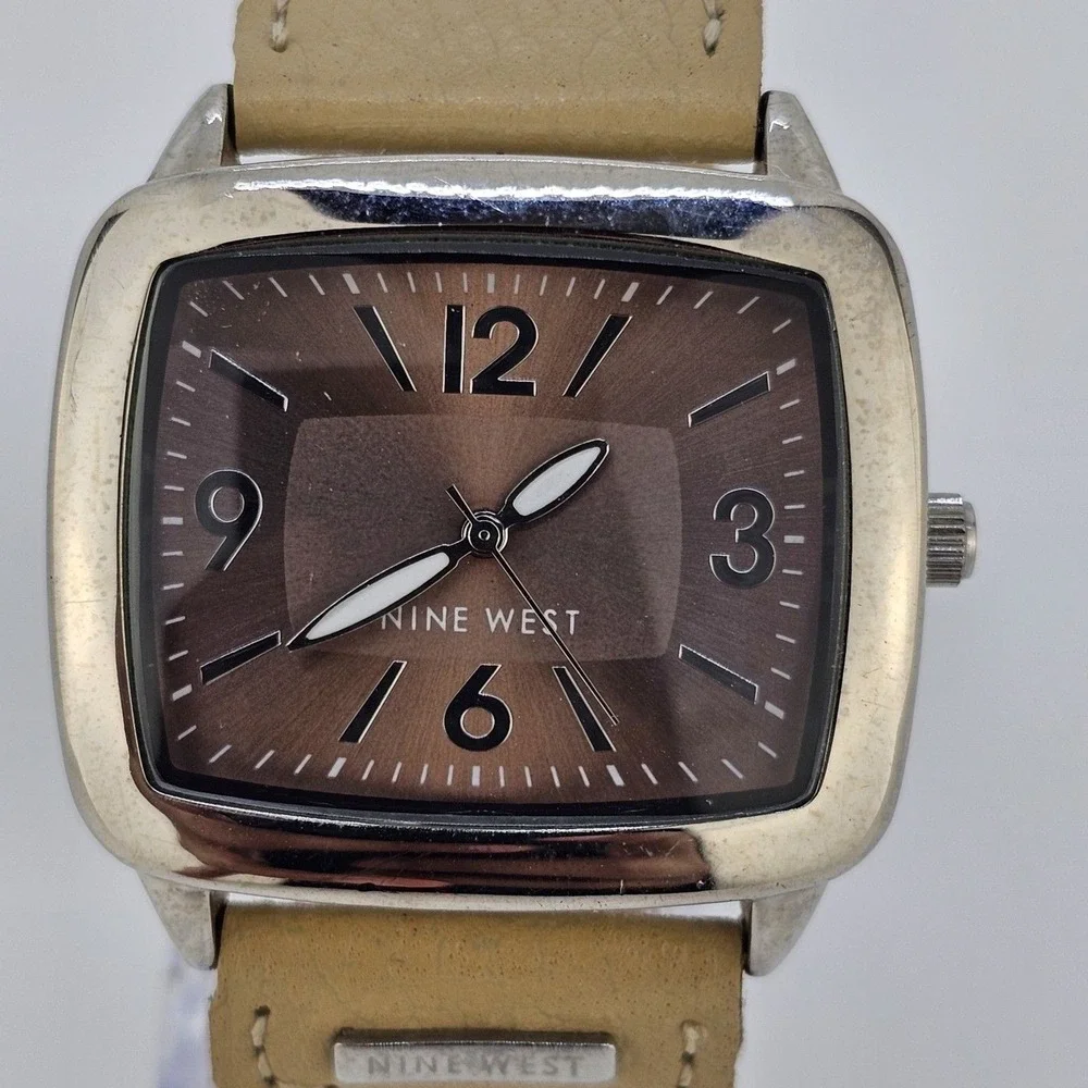 Nine West Women's Watch 36MM Brown Dial Light Brown Leather Bands New‎ Battery